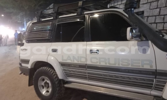 Nunua Ilio tumika Toyota Land Cruiser Nyeupe Gari ndani ya Hargeysa nchini Somaliland Nunua Ilio tumika Toyota Land Cruiser Nyeupe Gari ndani ya Hargeysa nchini Somaliland