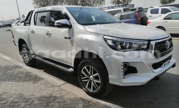 ይግዙ ያገለገለ Toyota Hilux ነጭ መኪና በ ሞቃዲሾ በ ሶማሊያ ይግዙ ያገለገለ Toyota Hilux ነጭ መኪና በ ሞቃዲሾ በ ሶማሊያ