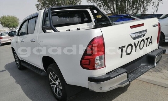 ይግዙ ያገለገለ Toyota Hilux ነጭ መኪና በ ሞቃዲሾ በ ሶማሊያ ይግዙ ያገለገለ Toyota Hilux ነጭ መኪና በ ሞቃዲሾ በ ሶማሊያ