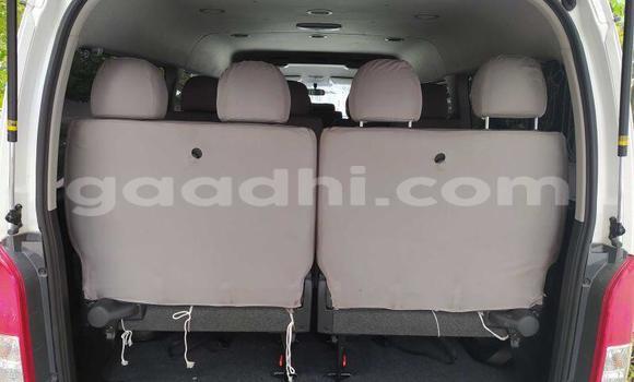 Buy Used Toyota Hiace White Car in Sa'o in Gedo Buy Used Toyota Hiace White Car in Sa'o in Gedo