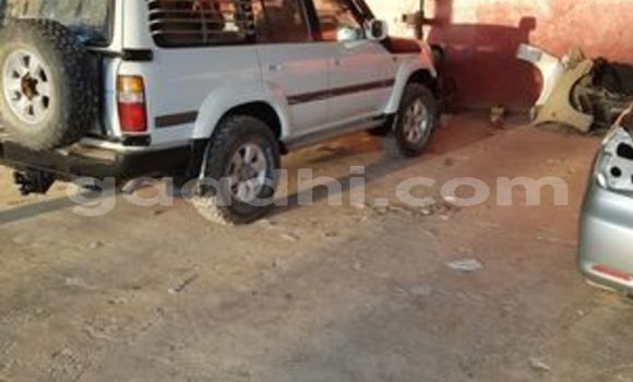 Nunua Ilio tumika Toyota Land Cruiser Nyeupe Gari ndani ya Hargeysa nchini Somaliland Nunua Ilio tumika Toyota Land Cruiser Nyeupe Gari ndani ya Hargeysa nchini Somaliland