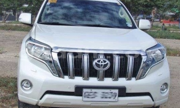 ይግዙ ያገለገለ Toyota Land Cruiser Prado ነጭ መኪና በ ሐርጌሳ በ ሶማሊላንድ ይግዙ ያገለገለ Toyota Land Cruiser Prado ነጭ መኪና በ ሐርጌሳ በ ሶማሊላንድ