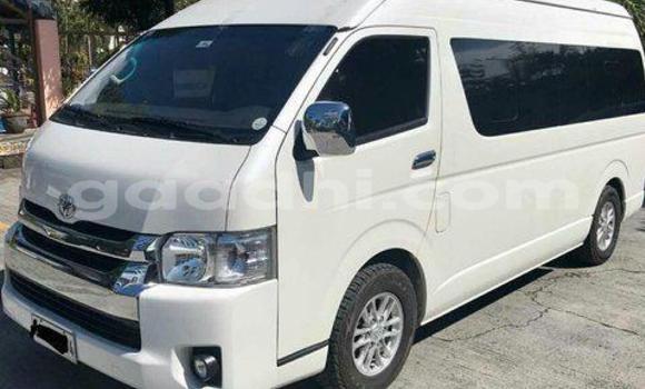 Buy Used Toyota Hiace White Car in Kismayo in Somalia Buy Used Toyota Hiace White Car in Kismayo in Somalia