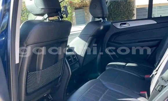 Oofamaa Mercedes-Benz GLE Blue Makiinaa iti Mogadishu keessatti Somalia keessatti Oofamaa Mercedes-Benz GLE Blue Makiinaa iti Mogadishu keessatti Somalia keessatti