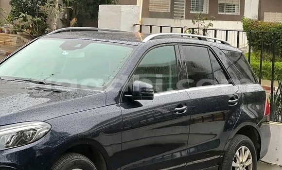 Oofamaa Mercedes-Benz GLE Black Makiinaa iti Mogadishu keessatti Somalia keessatti Oofamaa Mercedes-Benz GLE Black Makiinaa iti Mogadishu keessatti Somalia keessatti