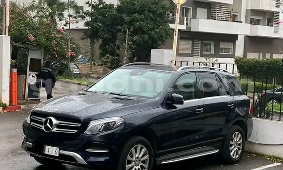 Oofamaa Mercedes-Benz GLE Black Makiinaa iti Mogadishu keessatti Somalia keessatti Oofamaa Mercedes-Benz GLE Black Makiinaa iti Mogadishu keessatti Somalia keessatti