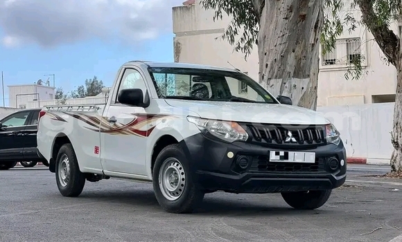 Nunua Ilio tumika Mitsubishi L200 Nyeupe Gari ndani ya Mogadishu nchini Somalia Nunua Ilio tumika Mitsubishi L200 Nyeupe Gari ndani ya Mogadishu nchini Somalia