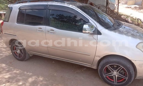 Oofamaa Toyota Raum Silver Makiinaa iti Hargeysa keessatti Somaliland keessatti Oofamaa Toyota Raum Silver Makiinaa iti Hargeysa keessatti Somaliland keessatti