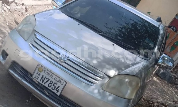 Oofamaa Toyota Raum Silver Makiinaa iti Hargeysa keessatti Somaliland keessatti Oofamaa Toyota Raum Silver Makiinaa iti Hargeysa keessatti Somaliland keessatti
