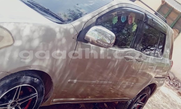 Oofamaa Toyota Raum Silver Makiinaa iti Hargeysa keessatti Somaliland keessatti Oofamaa Toyota Raum Silver Makiinaa iti Hargeysa keessatti Somaliland keessatti