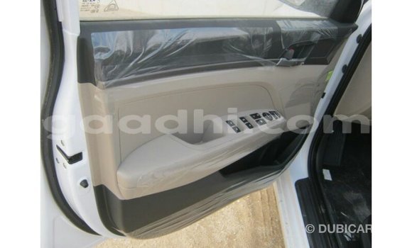 Imported Hyundai Elantra White Makiinaa iti Import - Dubai keessatti Somalia keessatti Imported Hyundai Elantra White Makiinaa iti Import - Dubai keessatti Somalia keessatti