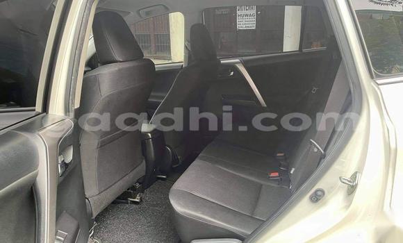 Nunua Ilio tumika Toyota RAV4 Nyeupe Gari ndani ya Hargeysa nchini Somaliland Nunua Ilio tumika Toyota RAV4 Nyeupe Gari ndani ya Hargeysa nchini Somaliland