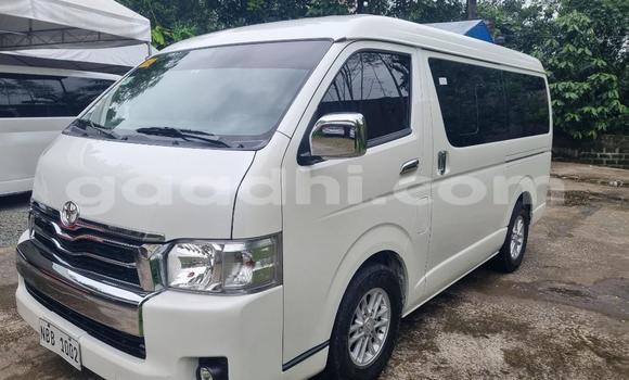Buy Used Toyota Hiace White Car in Kismayo in Somalia Buy Used Toyota Hiace White Car in Kismayo in Somalia