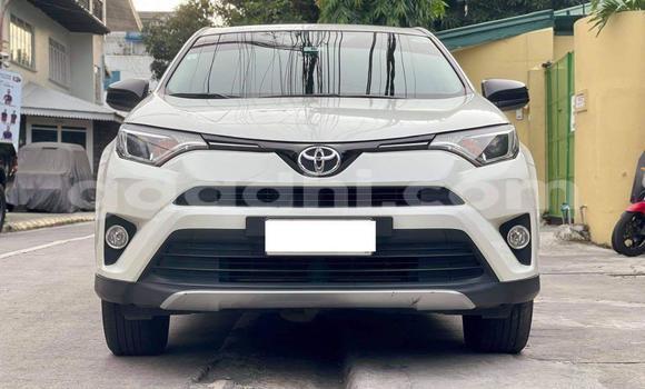Oofamaa Toyota RAV4 White Makiinaa iti Hargeysa keessatti Somaliland keessatti Oofamaa Toyota RAV4 White Makiinaa iti Hargeysa keessatti Somaliland keessatti