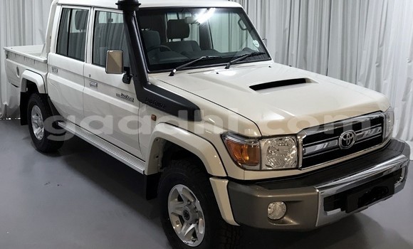Buy Used Toyota Land Cruiser White Car in Baydhabo in Bay Buy Used Toyota Land Cruiser White Car in Baydhabo in Bay