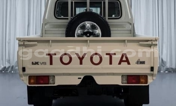 Nunua Ilio tumika Toyota Land Cruiser Nyeupe Gari ndani ya Baydhabo nchini Bay Nunua Ilio tumika Toyota Land Cruiser Nyeupe Gari ndani ya Baydhabo nchini Bay