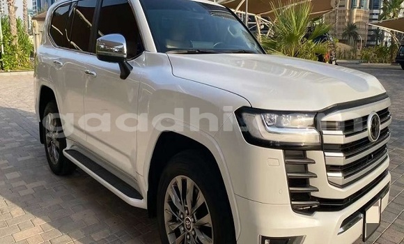 Buy Used Toyota Land Cruiser White Car in Bandarbeyla in Bari