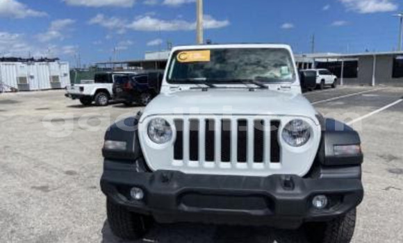 Buy Used Jeep Wrangler White Car in Afgooye in Somalia