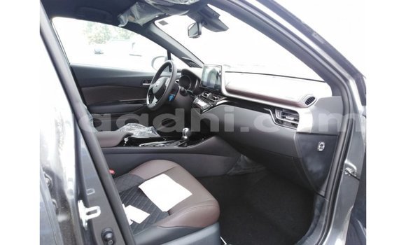 اشتري Imported Toyota C-HR آخر سيارة في Import - Dubai في الصومال اشتري Imported Toyota C-HR آخر سيارة في Import - Dubai في الصومال