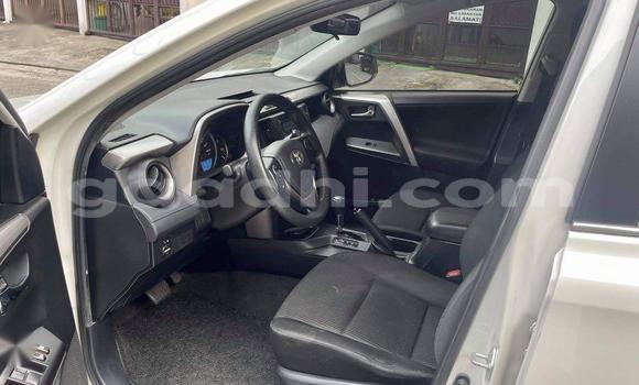 Nunua Ilio tumika Toyota RAV4 Nyeupe Gari ndani ya Hargeysa nchini Somaliland Nunua Ilio tumika Toyota RAV4 Nyeupe Gari ndani ya Hargeysa nchini Somaliland