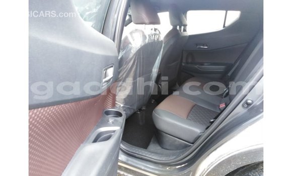 اشتري Imported Toyota C-HR آخر سيارة في Import - Dubai في الصومال اشتري Imported Toyota C-HR آخر سيارة في Import - Dubai في الصومال