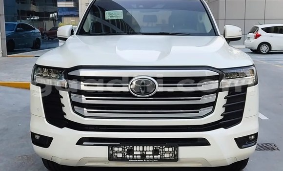 Nunua Ilio tumika Toyota Land Cruiser Nyeupe Gari ndani ya Bandarmu nchini Bari Nunua Ilio tumika Toyota Land Cruiser Nyeupe Gari ndani ya Bandarmu nchini Bari