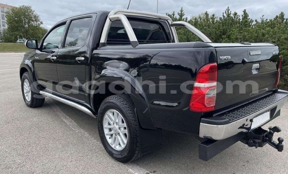 Nunua Ilio tumika Toyota Hilux Nyeusi Gari ndani ya Berbera nchini Somalia Nunua Ilio tumika Toyota Hilux Nyeusi Gari ndani ya Berbera nchini Somalia
