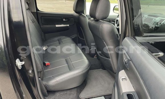 Nunua Ilio tumika Toyota Hilux Nyeusi Gari ndani ya Berbera nchini Somalia Nunua Ilio tumika Toyota Hilux Nyeusi Gari ndani ya Berbera nchini Somalia