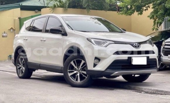 ይግዙ ያገለገለ Toyota RAV4 ነጭ መኪና በ ሐርጌሳ በ ሶማሊላንድ ይግዙ ያገለገለ Toyota RAV4 ነጭ መኪና በ ሐርጌሳ በ ሶማሊላንድ