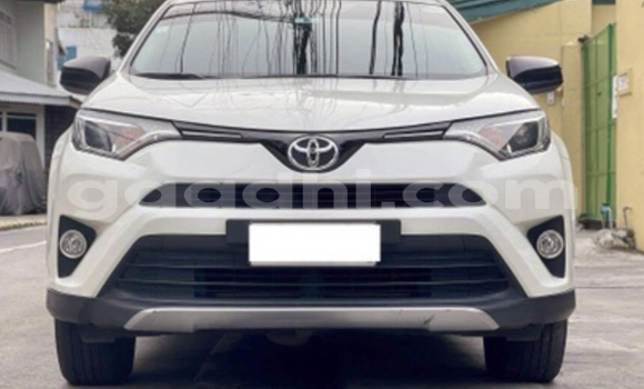 Acheter Occasion Voiture Toyota RAV4 Blanc à Mogadiscio, Somalie Acheter Occasion Voiture Toyota RAV4 Blanc à Mogadiscio, Somalie