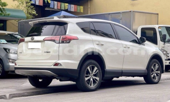 Nunua Ilio tumika Toyota RAV4 Nyeupe Gari ndani ya Mogadishu nchini Somalia Nunua Ilio tumika Toyota RAV4 Nyeupe Gari ndani ya Mogadishu nchini Somalia