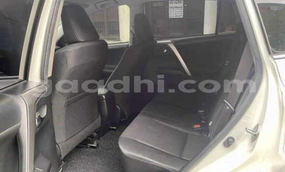 Nunua Ilio tumika Toyota RAV4 Nyeupe Gari ndani ya Mogadishu nchini Somalia Nunua Ilio tumika Toyota RAV4 Nyeupe Gari ndani ya Mogadishu nchini Somalia