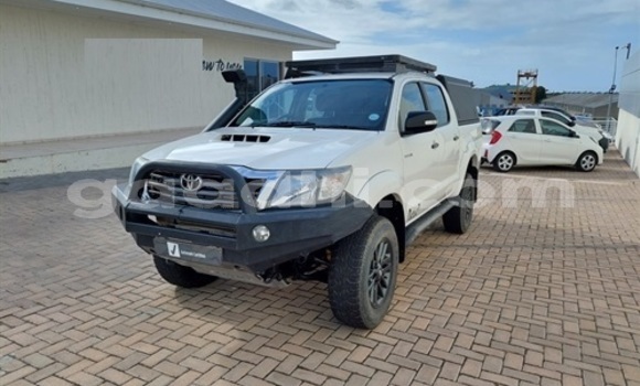 Buy Used Toyota Hilux White Car in Mogadishu in Somalia Buy Used Toyota Hilux White Car in Mogadishu in Somalia