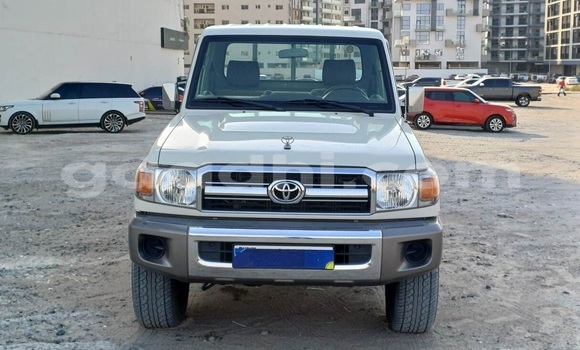 Nunua Ilio tumika Toyota Land Cruiser Nyeupe Gari ndani ya Mogadishu nchini Somalia Nunua Ilio tumika Toyota Land Cruiser Nyeupe Gari ndani ya Mogadishu nchini Somalia