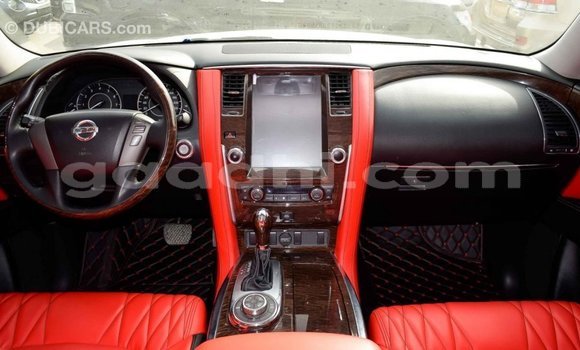 Acheter Import Voiture Nissan Patrol Blanc à Import - Dubai, Somalie Acheter Import Voiture Nissan Patrol Blanc à Import - Dubai, Somalie