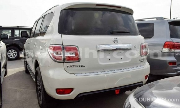 Acheter Import Voiture Nissan Patrol Blanc à Import - Dubai, Somalie Acheter Import Voiture Nissan Patrol Blanc à Import - Dubai, Somalie