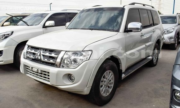 Imported Mitsubishi Pajero White Makiinaa iti Import - Dubai keessatti Somalia keessatti Imported Mitsubishi Pajero White Makiinaa iti Import - Dubai keessatti Somalia keessatti