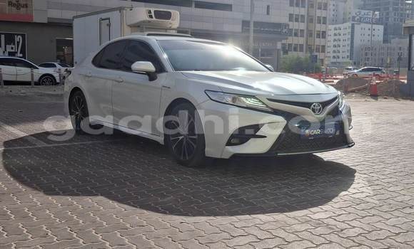 Buy Used Toyota Camry White Car in Mogadishu in Somalia Buy Used Toyota Camry White Car in Mogadishu in Somalia