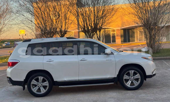 Buy Used Toyota Highlander White Car in Mogadishu in Somalia Buy Used Toyota Highlander White Car in Mogadishu in Somalia
