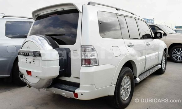 Imported Mitsubishi Pajero White Makiinaa iti Import - Dubai keessatti Somalia keessatti Imported Mitsubishi Pajero White Makiinaa iti Import - Dubai keessatti Somalia keessatti