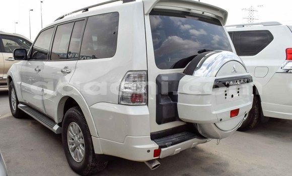 Imported Mitsubishi Pajero White Makiinaa iti Import - Dubai keessatti Somalia keessatti Imported Mitsubishi Pajero White Makiinaa iti Import - Dubai keessatti Somalia keessatti