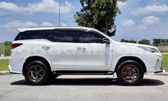 ይግዙ ያገለገለ Toyota Fortuner ነጭ መኪና በ ሜርታ በ ሶማሊያ ይግዙ ያገለገለ Toyota Fortuner ነጭ መኪና በ ሜርታ በ ሶማሊያ