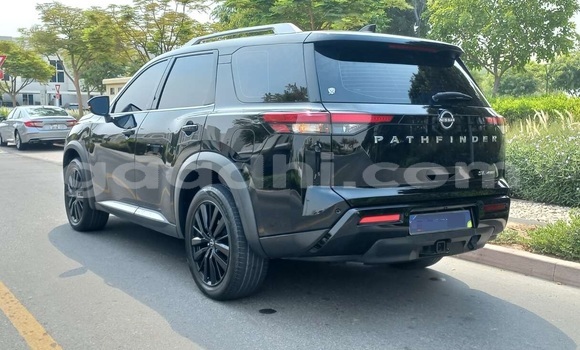 ይግዙ ያገለገለ Nissan Pathfinder ጥቁር መኪና በ ሞቃዲሾ በ ሶማሊያ ይግዙ ያገለገለ Nissan Pathfinder ጥቁር መኪና በ ሞቃዲሾ በ ሶማሊያ