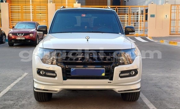 ይግዙ ያገለገለ Mitsubishi Pajero ነጭ መኪና በ ሞቃዲሾ በ ሶማሊያ ይግዙ ያገለገለ Mitsubishi Pajero ነጭ መኪና በ ሞቃዲሾ በ ሶማሊያ