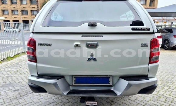 ይግዙ ያገለገለ Mitsubishi Triton ነጭ መኪና በ ሞቃዲሾ በ ሶማሊያ ይግዙ ያገለገለ Mitsubishi Triton ነጭ መኪና በ ሞቃዲሾ በ ሶማሊያ