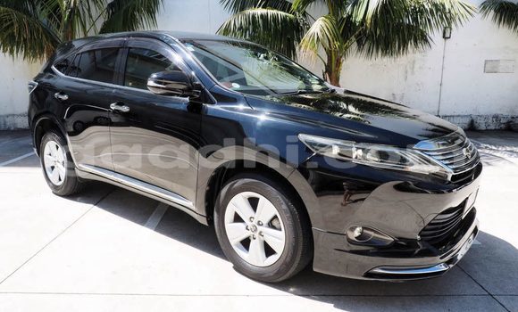 ይግዙ ያገለገለ Toyota Harrier ቀይ መኪና በ ሞቃዲሾ በ ሶማሊያ ይግዙ ያገለገለ Toyota Harrier ቀይ መኪና በ ሞቃዲሾ በ ሶማሊያ