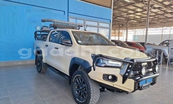 ይግዙ ያገለገለ Toyota Hilux Beige መኪና በ ሞቃዲሾ በ ሶማሊያ ይግዙ ያገለገለ Toyota Hilux Beige መኪና በ ሞቃዲሾ በ ሶማሊያ