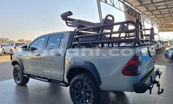ይግዙ ያገለገለ Toyota Hilux Beige መኪና በ ሞቃዲሾ በ ሶማሊያ ይግዙ ያገለገለ Toyota Hilux Beige መኪና በ ሞቃዲሾ በ ሶማሊያ