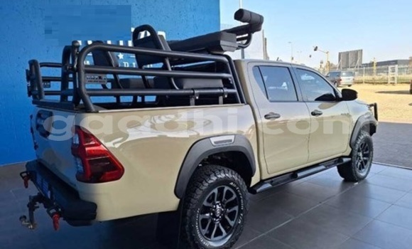 ይግዙ ያገለገለ Toyota Hilux Beige መኪና በ ሞቃዲሾ በ ሶማሊያ ይግዙ ያገለገለ Toyota Hilux Beige መኪና በ ሞቃዲሾ በ ሶማሊያ