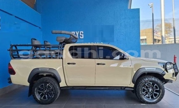 ይግዙ ያገለገለ Toyota Hilux Beige መኪና በ ሞቃዲሾ በ ሶማሊያ ይግዙ ያገለገለ Toyota Hilux Beige መኪና በ ሞቃዲሾ በ ሶማሊያ